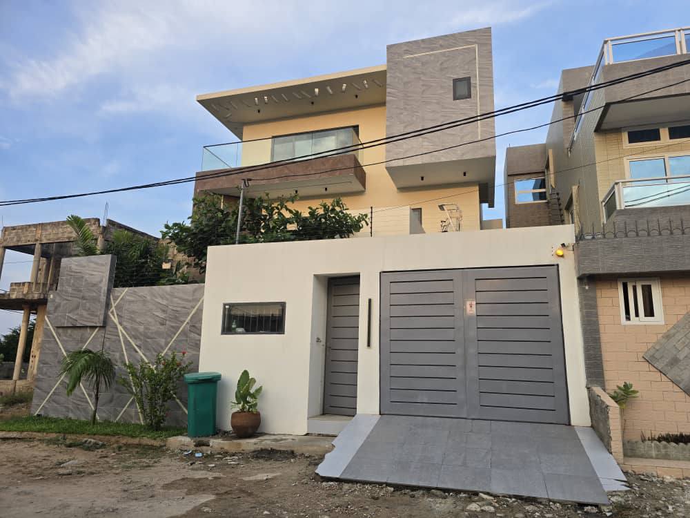 villa-triplex-a-fidjrosse